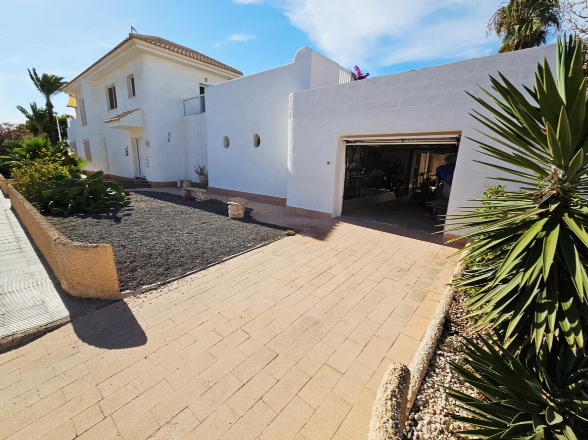 36d024b5-917e-4961-8de6-0988a9c73ecb