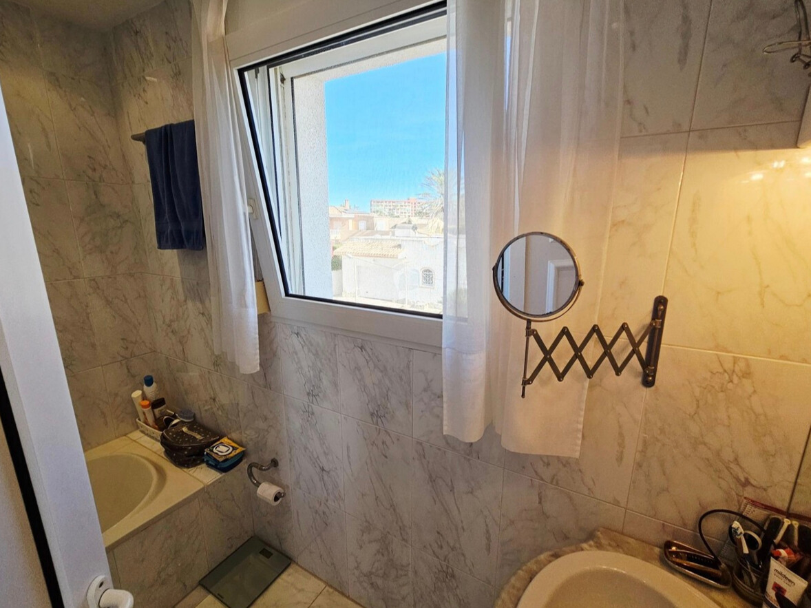 5efb7d3d-dcbc-45a2-bcfe-d35858b4a34f