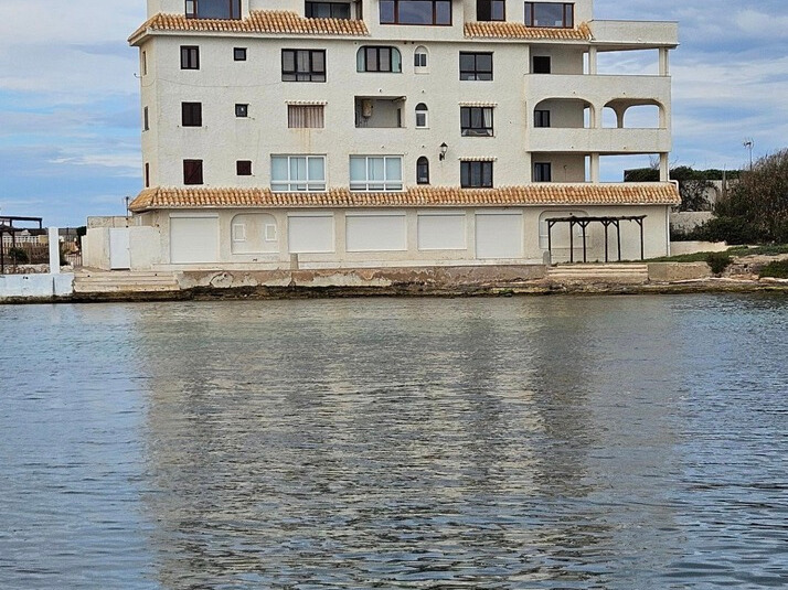 f7b56ec6-f92d-4e8d-8ea6-7c018ea236b4