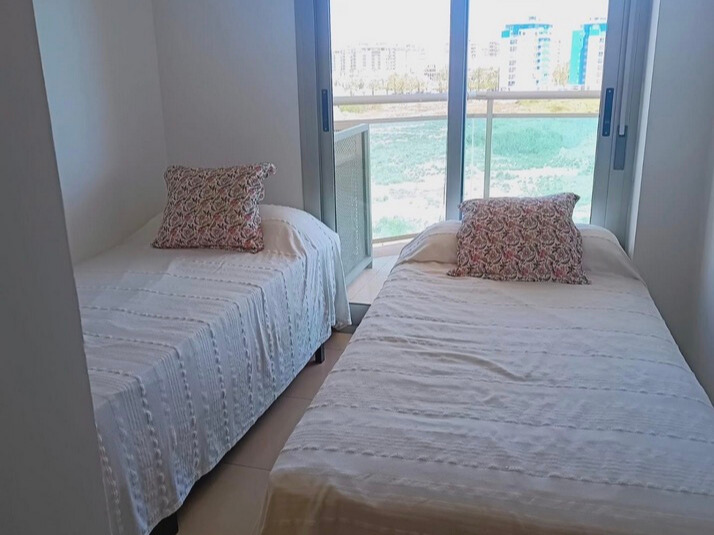 fe469528-cb0f-4261-93d4-b401b1be1580