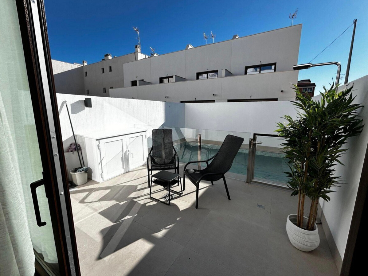 fe6e0c56-4345-49a8-b9ed-66f573e24db9