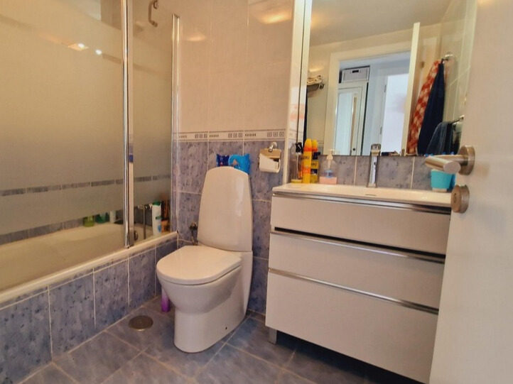 d0c9dc11-2e7a-4d85-905f-63d97bd72606